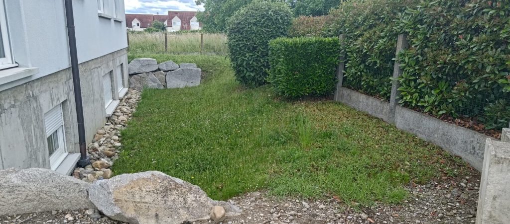 Tonte de gazon lors d’un contrat annuel à Ottmarsheim dans le Haut-Rhin