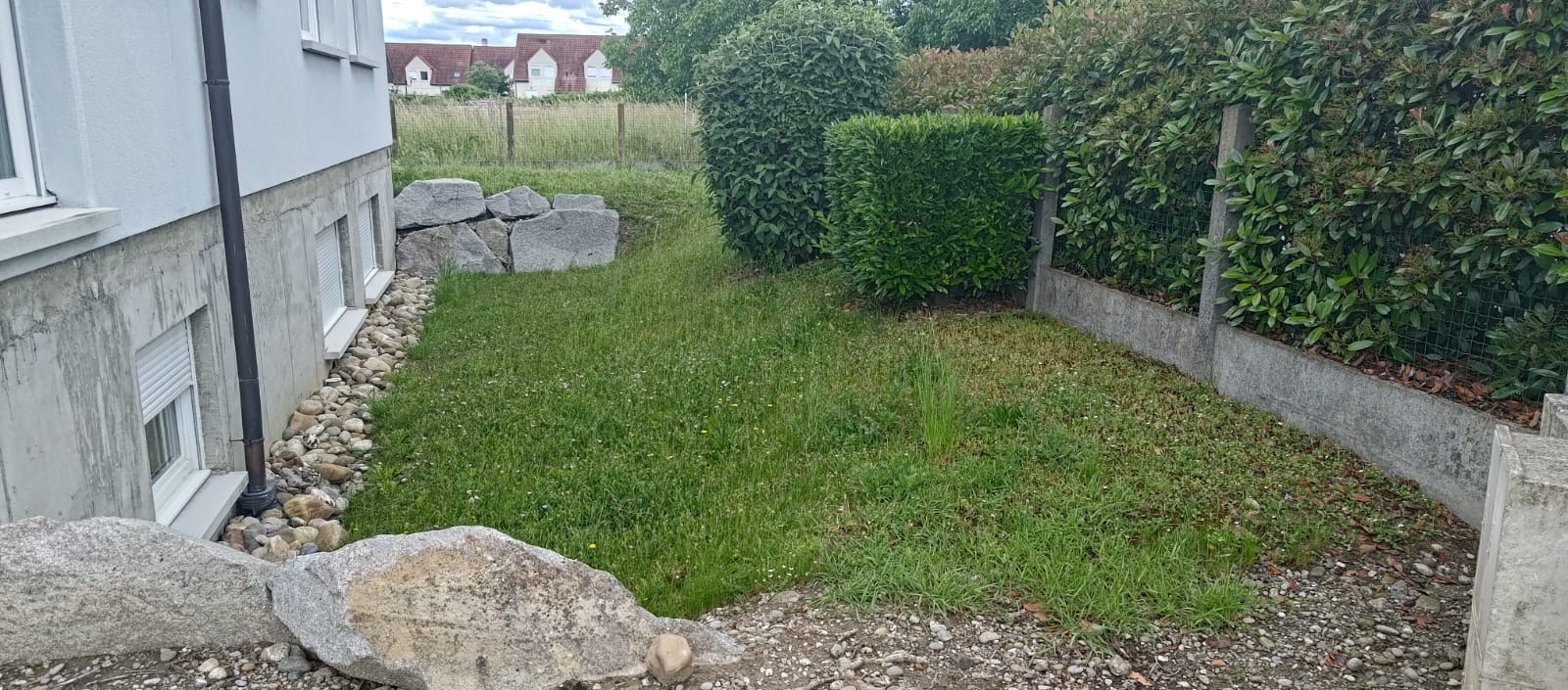 Tonte de gazon lors d’un contrat annuel à Ottmarsheim dans le Haut-Rhin